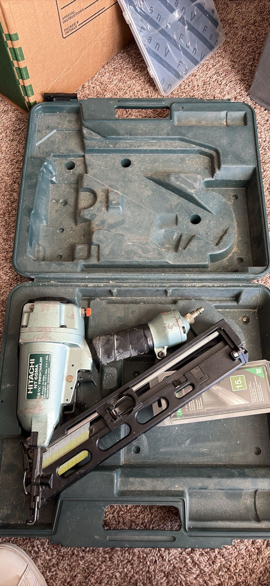 Hitachi 15 Gauge Finish Nail Gun