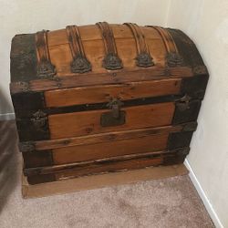 Vintage Trunk Chest