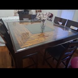 dining room   8 chairs for use