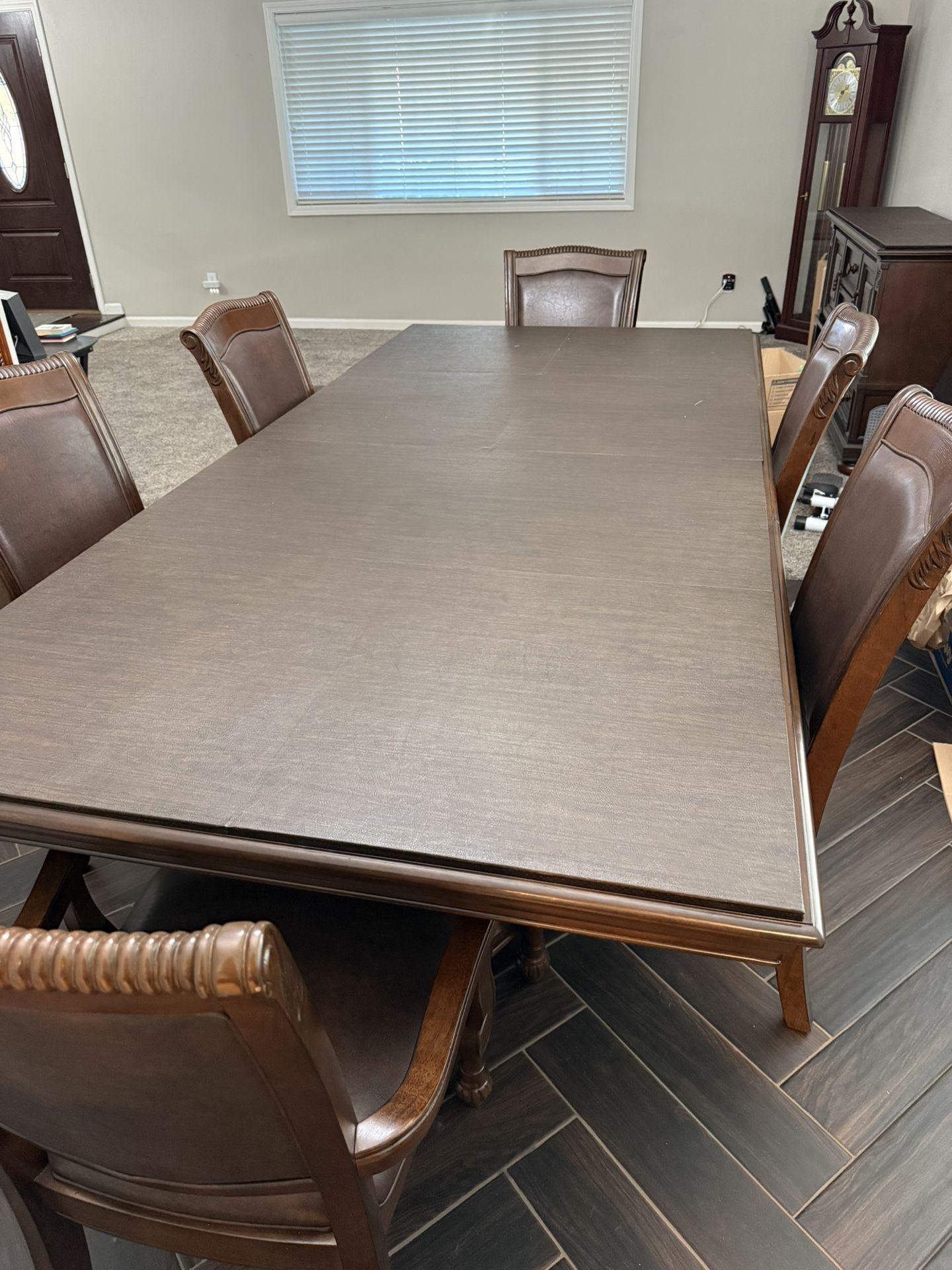 Dining Table/chairs