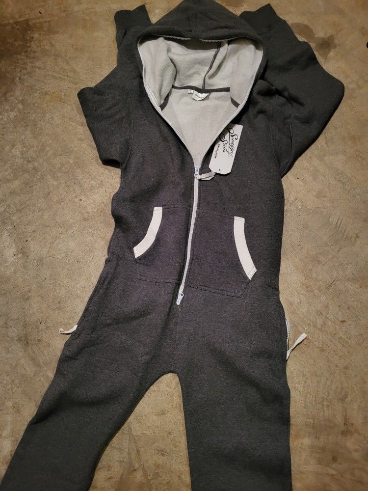 Swagger Suit zip up unisex
NEW - Youth XL
