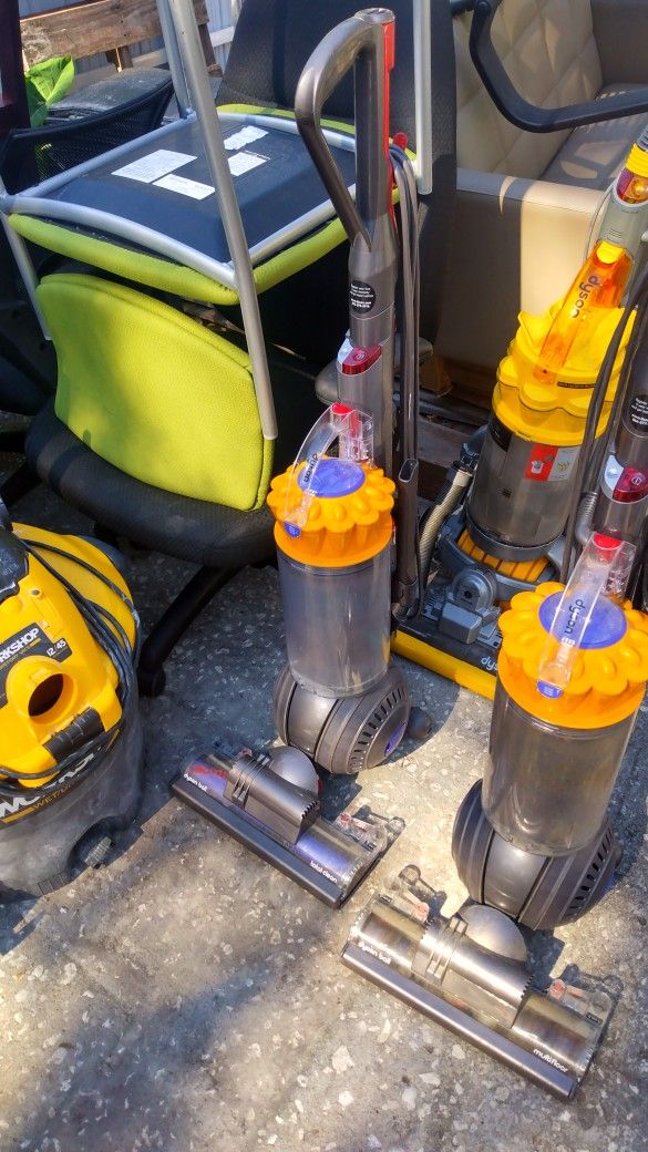 NICE DYSON BALL VACUUM