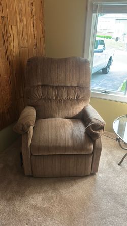 Recliner lift chair.