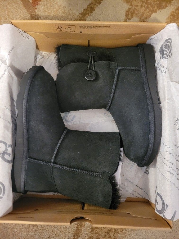 UGG Big Kids' Bailey Button II Black Boots Size 3