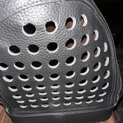 Fashionable Gently Used Pet Carrier  *** Not Free Looking For Best Offer•••