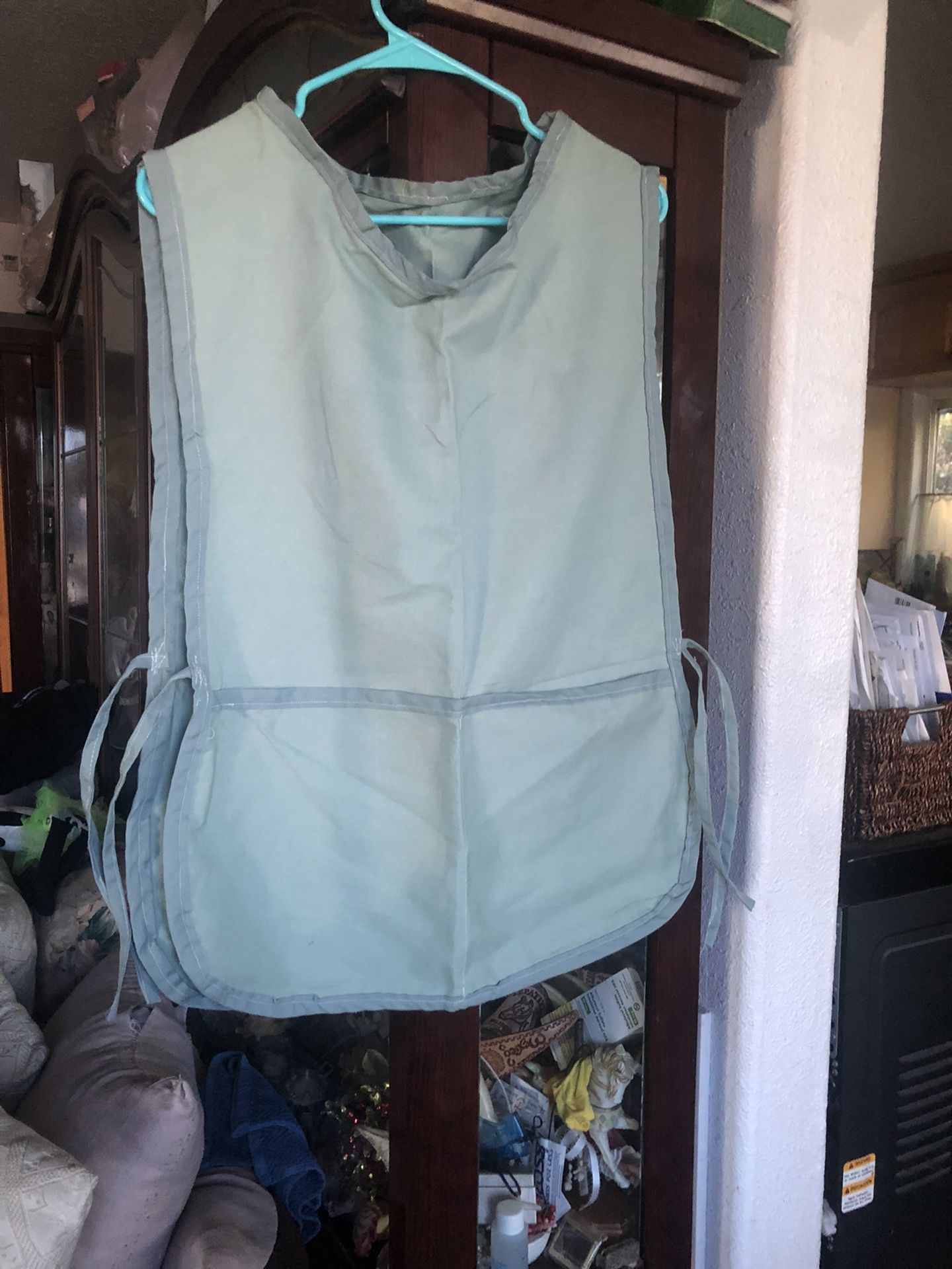 Mandiles.     Aprons $5