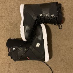 DC  Fourth Snow Boots Brand New 