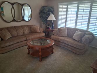 Sala y muebles y cuadros