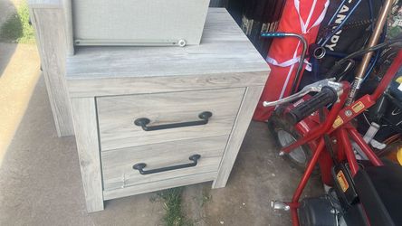 1Dresser 2Night Stands 1Drawers