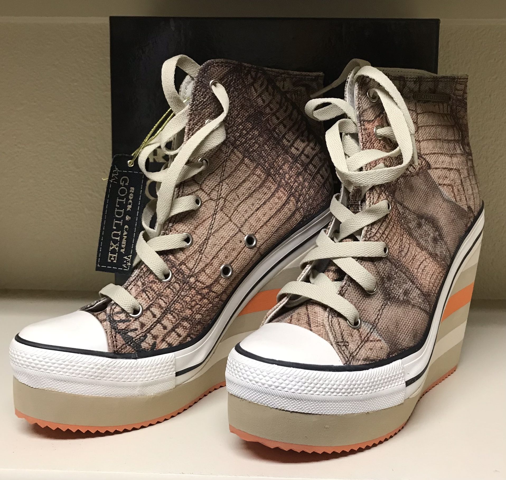 Wedge Tennis Shoe
