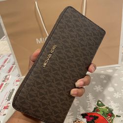 Brand New!!!! 💯 Authentic !!!Michael Kors Large Continental Wristlet  Wallet ** 