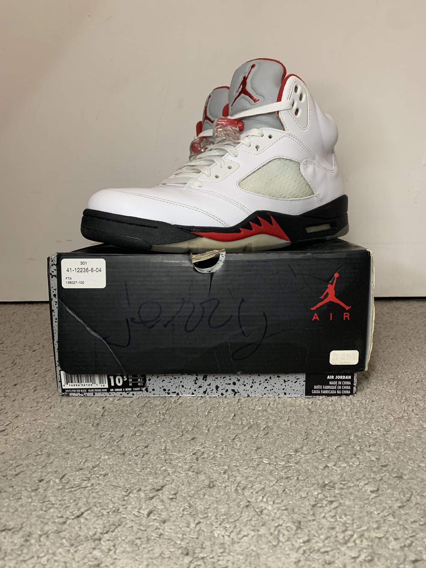 VNDS JORDAN 5 FIRE RED SIZE 10.5