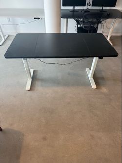 Standing desk (black)