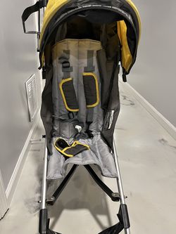 Lightweight Umbrella Stroller – Gray/Yellow – Great Condition