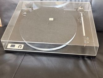 Complete Vinyl Setup – Turntable, Preamp, Amp