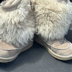 UGG BOOTS, 🥾 Beige/tan?  SIZE 5 Good Condition 