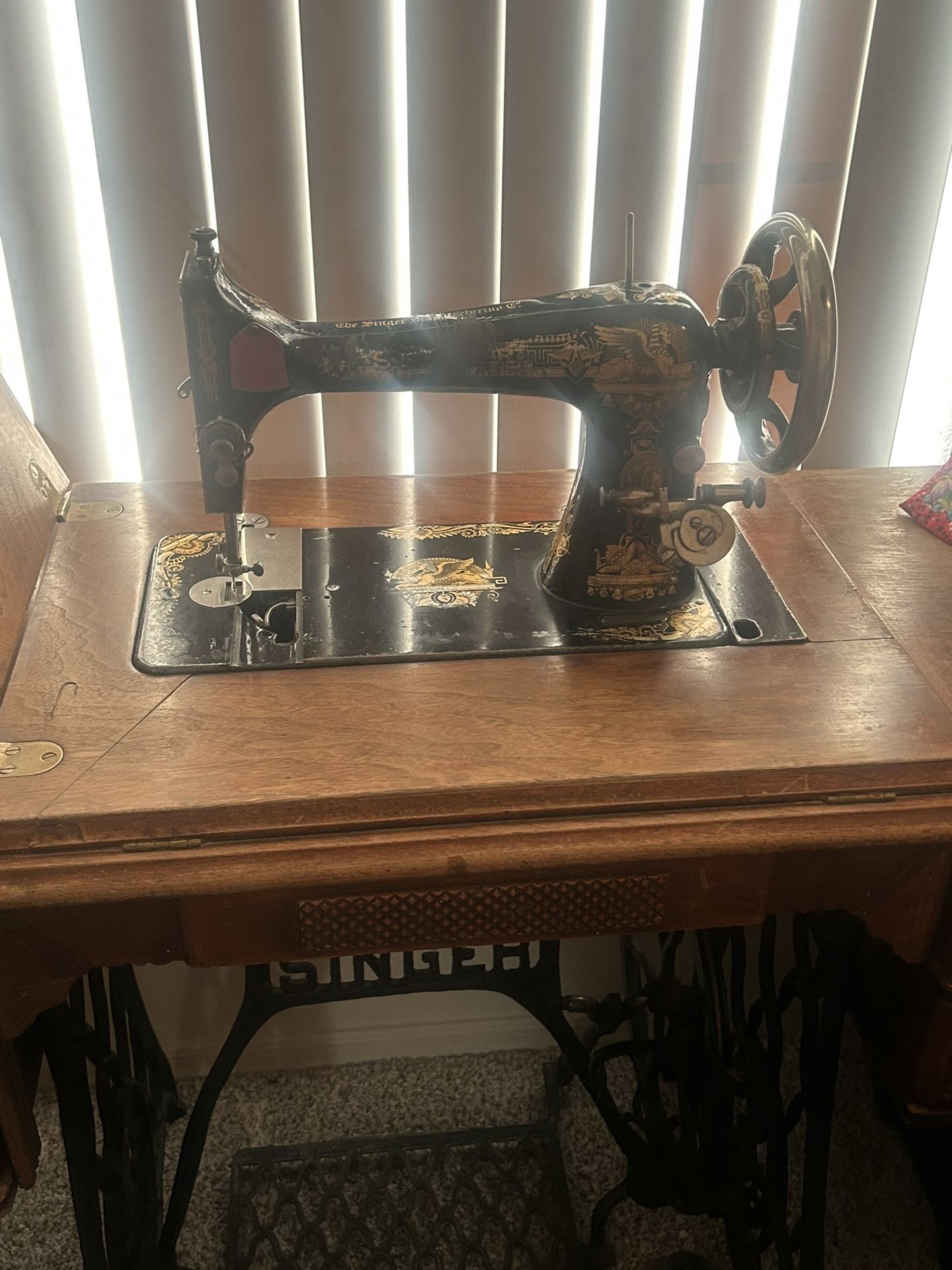 Antique Singer Sphinx Treadle Sewing Machine And Table
