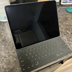 iPad Pro 5th Gen 12.9 With Folio Keyboard