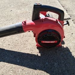 Troy Bilt Gas Leaf Blower. 