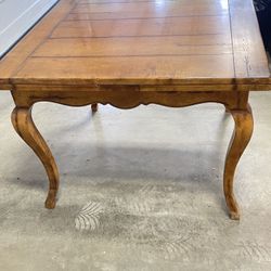 Baker dining room/kitchen expandable table