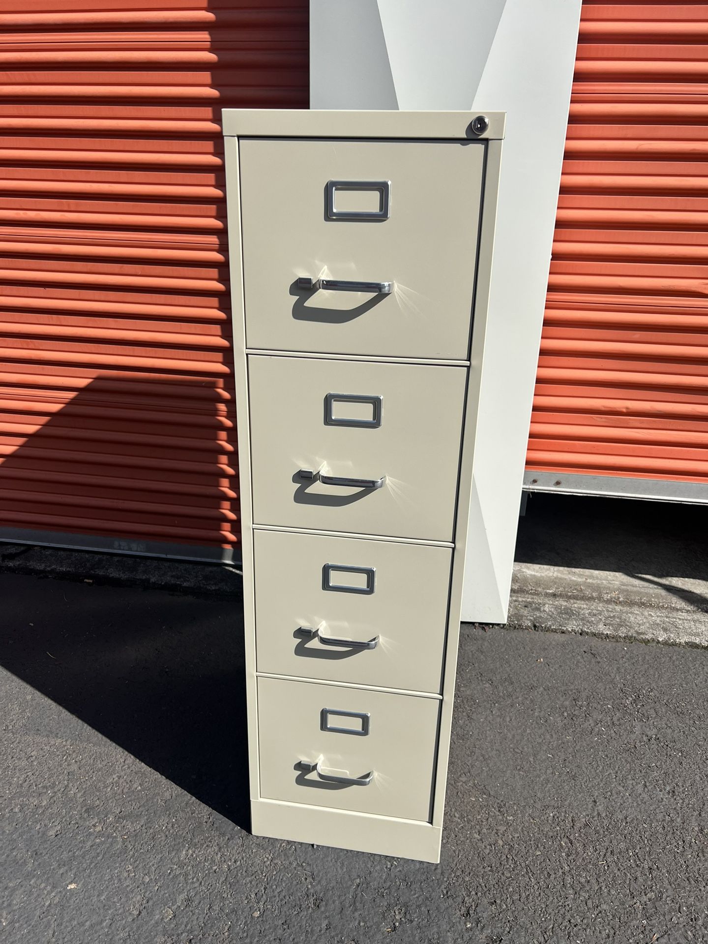 NEW 4 Drawer File cabinet with KEY!!