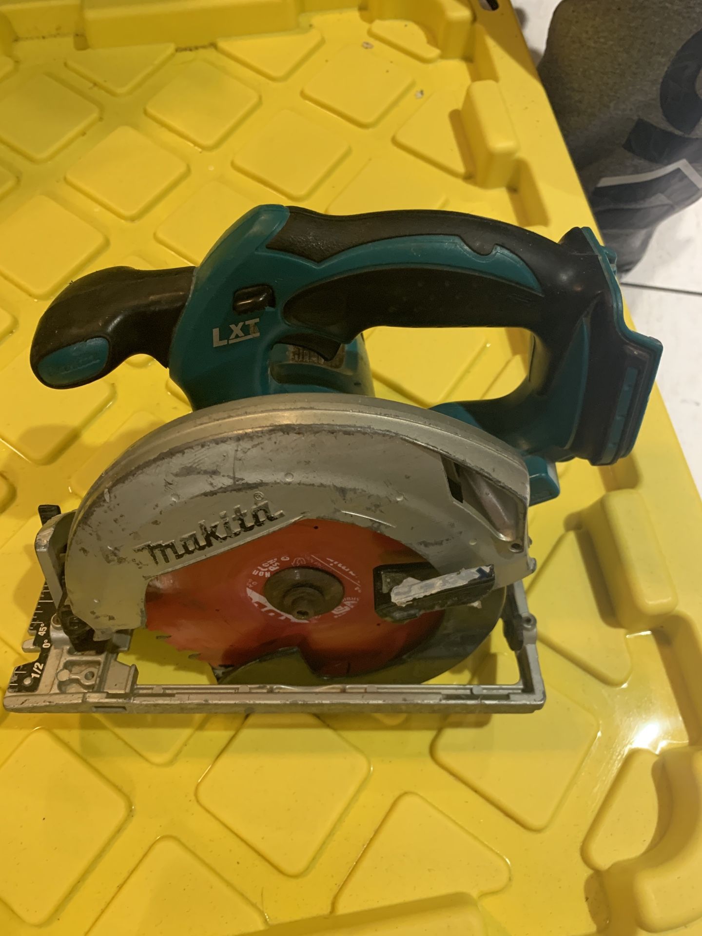 18v Makita 6 1/2 Circular Saw No Batery No Charger Tool Only