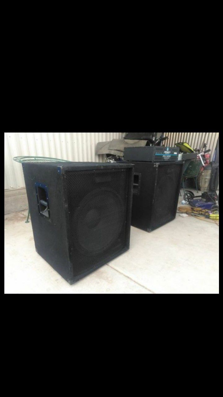Dj amplifier and subwoofers Peavey