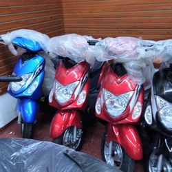 Gas Scooter & Año 2023 & Alarma & Control Remoto & Radio Bluetooth & Llaves Nueva 