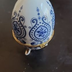 GORGEOUS Hammersley Victorian England 4.5" Ceramic Egg Trinket Holder.
