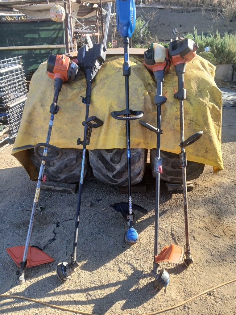 5 Weed Eaters An 3 Mowers All For $350