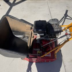 McLane self-propelled 7-blade reel mower with a Briggs & Stratton engine