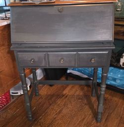 Desk/makeup