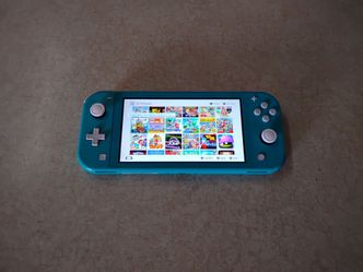 NINTENDO SWITCH LITE + 7000 GAMES