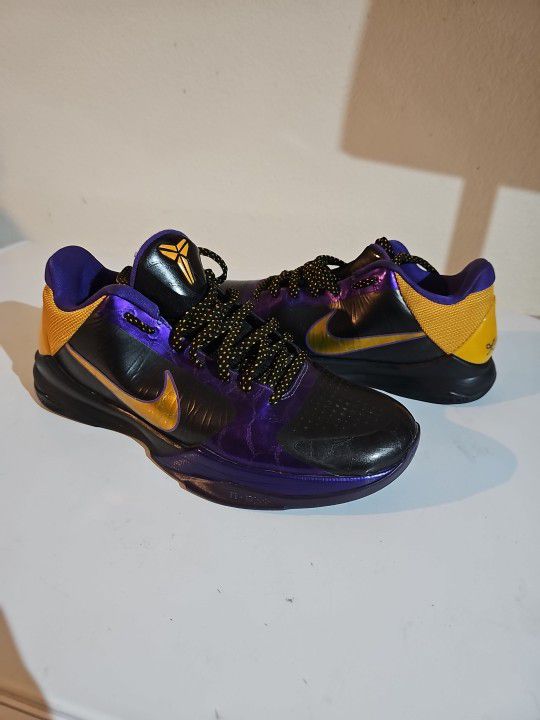 Nike Zoom Kobe Lakers Size 8