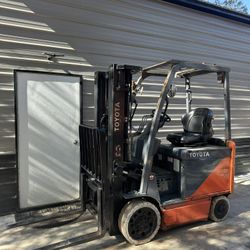 2022 Toyota 5,000LB Forklift 