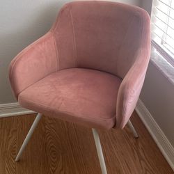 Super Soft, Cozy, Four Legged Chair 