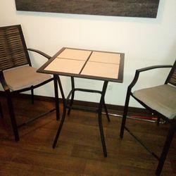 Barstool Style Table And Chairs