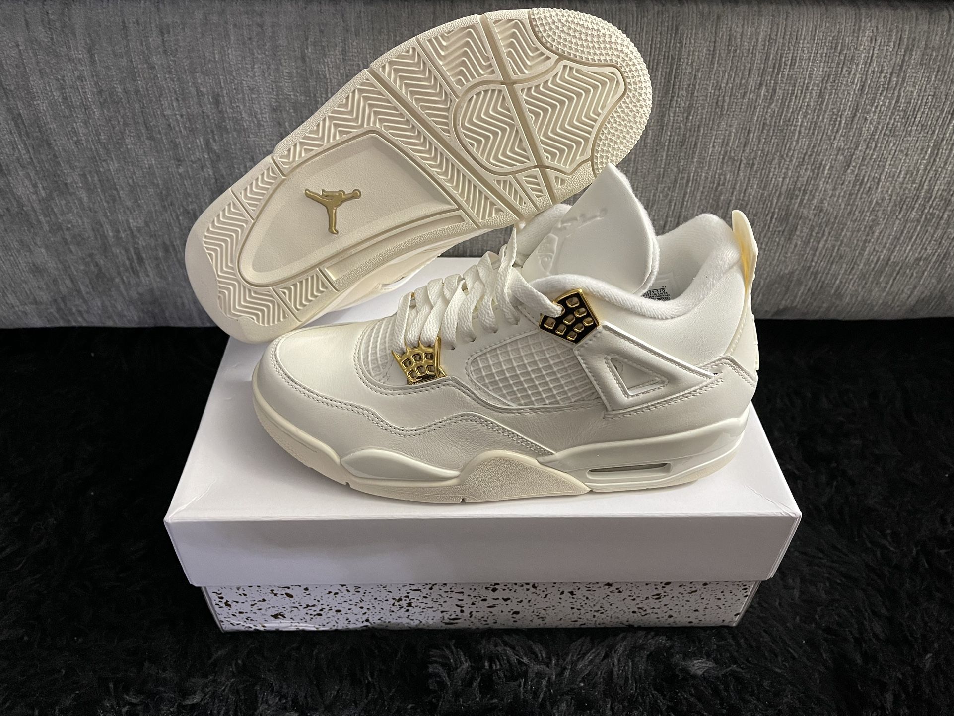 Air Jordan 4 Metallic Gold.