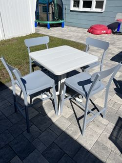 High Top Table W/Chairs! 