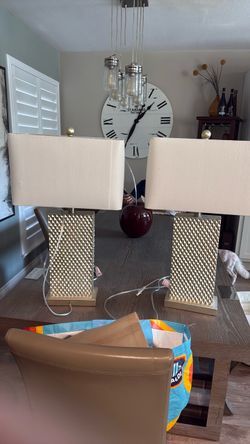 2 lamps