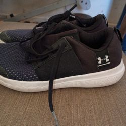 Boys Under Armour Shoes Size2.5y