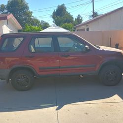 2004 Honda CR-V.  Automatic, 4 Cylinder, AC Blow Cold, Clean Title