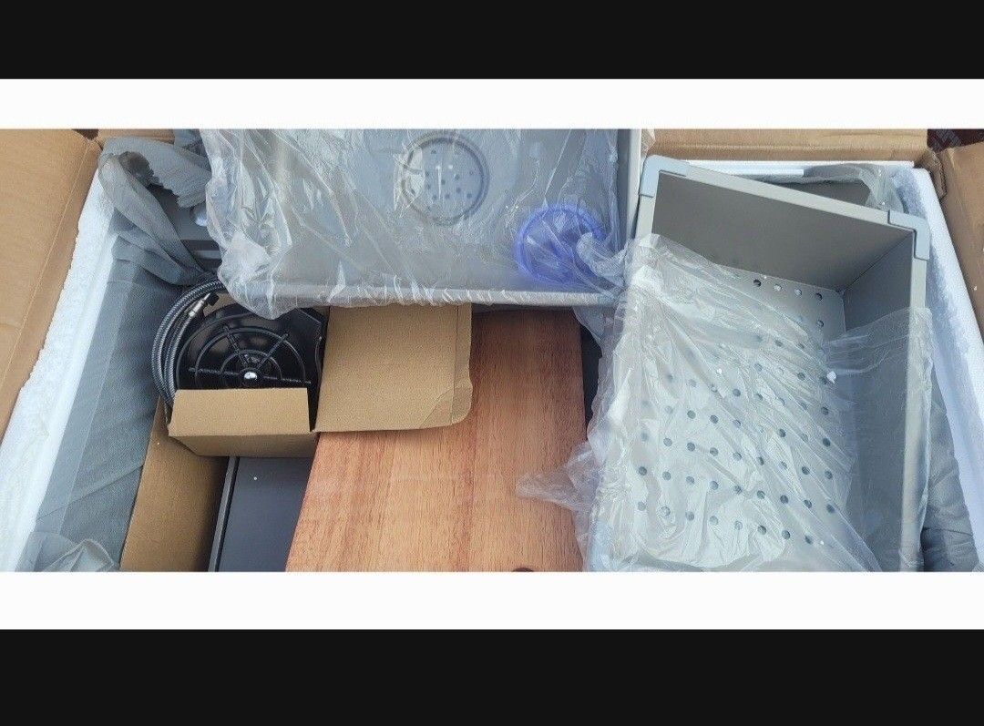 KITCHEN SINK Nike Women\'s Hoodie and Joggers Set