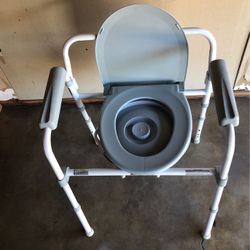 Commode Chair