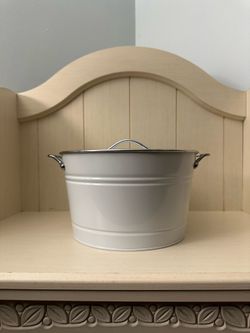 Pottery Barn “Partyware” White Ice Bucket Enamel Tub Lid Bar Cooler Metal