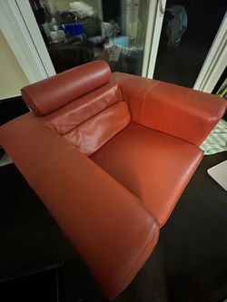 Beautiful rotating leather chair