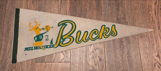 NBA - Milwaukee Bucks - 1970s - Vintage -  Pennant - Felt