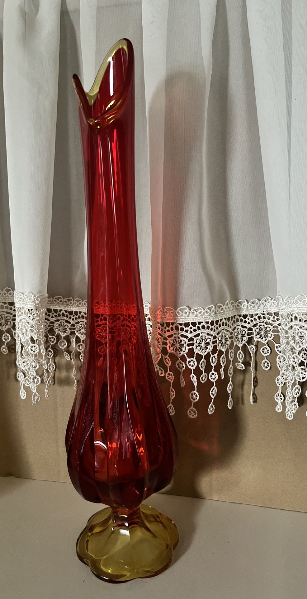 Vintage MCM L.E. SMITH GLASS SWUNG VASE