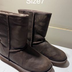 Brand New Women UGG Boots Size7