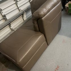 All leather lounge chair   No rips or tears free 100% leather noce furniture come get it